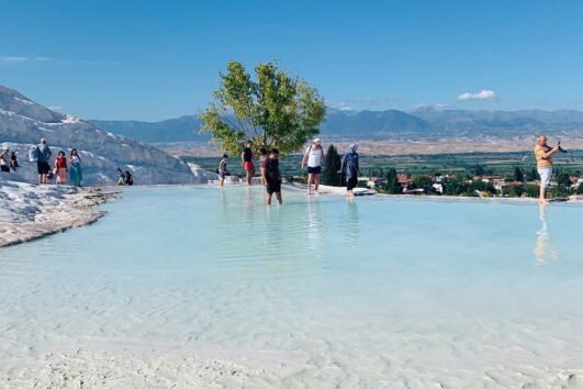 tour de 4 días por Turquía - Hierapolis Ancient City, Cleopatra’s Antique Pool and White Travertine Terraces , Hot Springs ( White Travertines ) Cleopatra Swimming Pool , Pamukkale tour