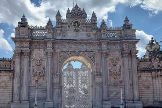 DOLMABAHCE PALACE & CABLE CAR & BOSPHORUS ON BOAT TOUR (Full Day)